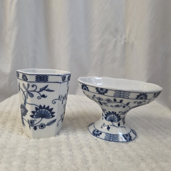 Elegant Blue and White Floral Porcelain Set - Picture 1 of 7